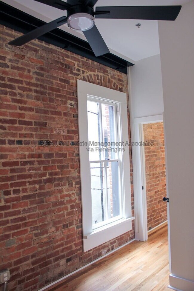 Building Photo - 4 6/8 Zebulon St