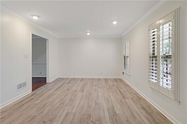 Building Photo - 4711 Nutmeg Way SW