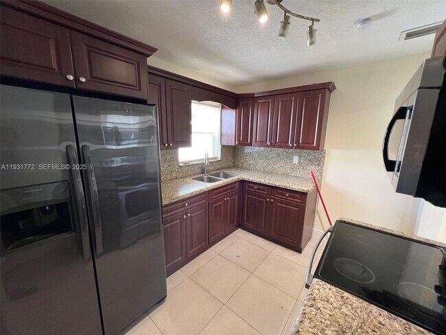 Building Photo - 20431 NW 46th Ave