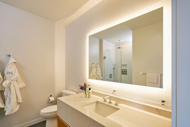 Building Photo - 121 Middle St