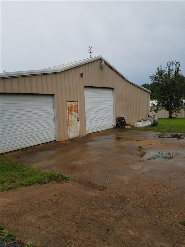 Building Photo - 225 Fisherville Rd