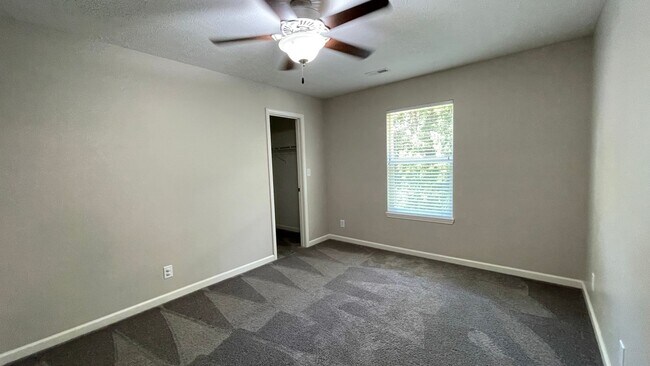 Building Photo - Newly Built Spacious House in Blackthorne Subdivision
