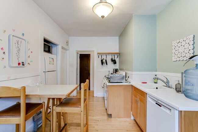 Building Photo - 2011 Portland Ave