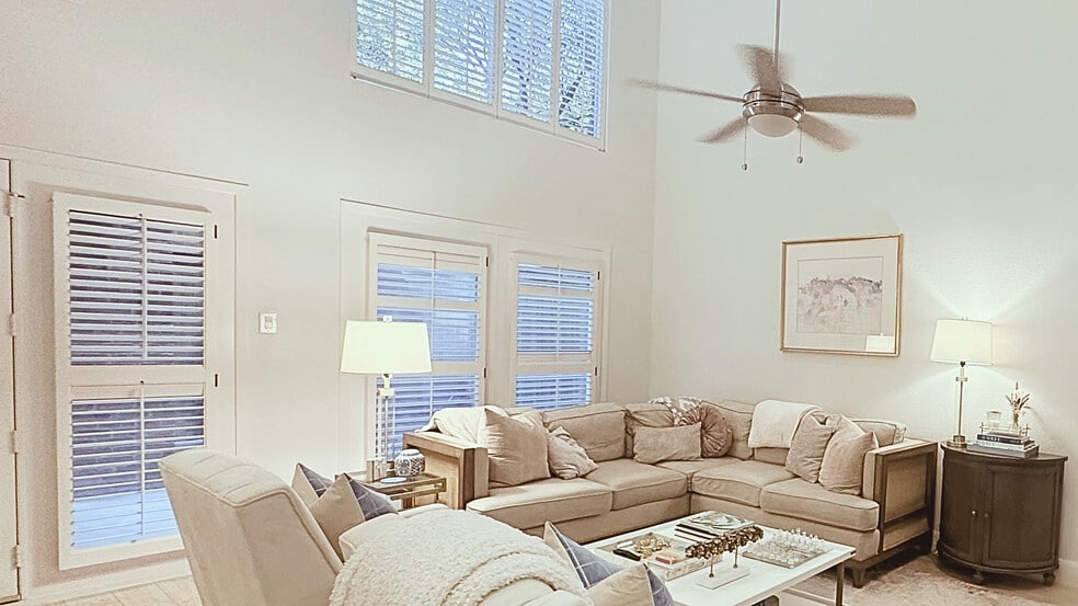 Living room with 2 story ceiling - 8103 N New Braunfels Ave #5