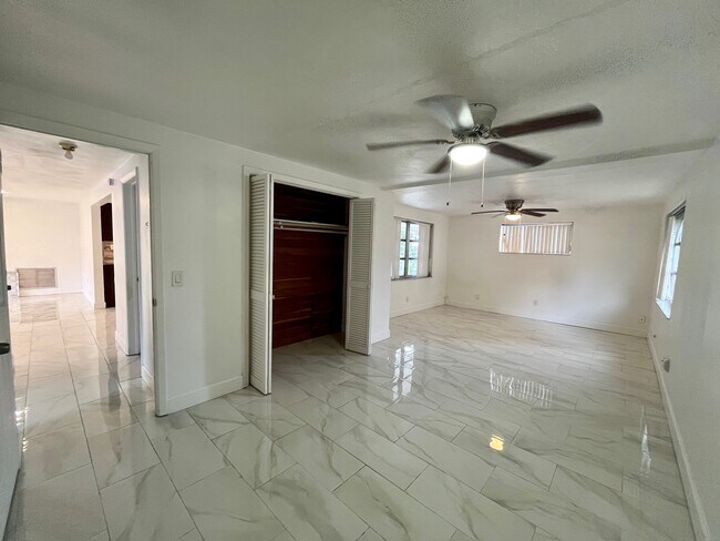 Building Photo - 5121 Dove Dr