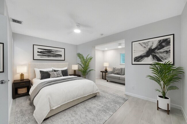 Building Photo - 4710 SW 43rd Ave