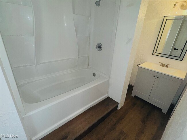 Building Photo - 308 Cole Ave