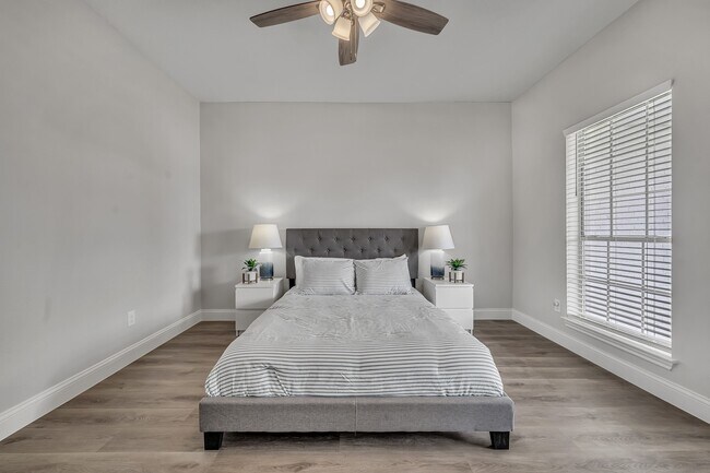 Building Photo - 5417 Blue Haven Dr