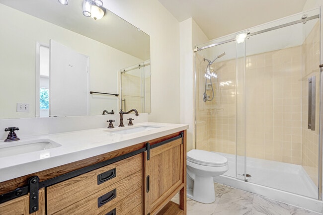 Master Bath Ensuite - 22819 Gershwin Dr