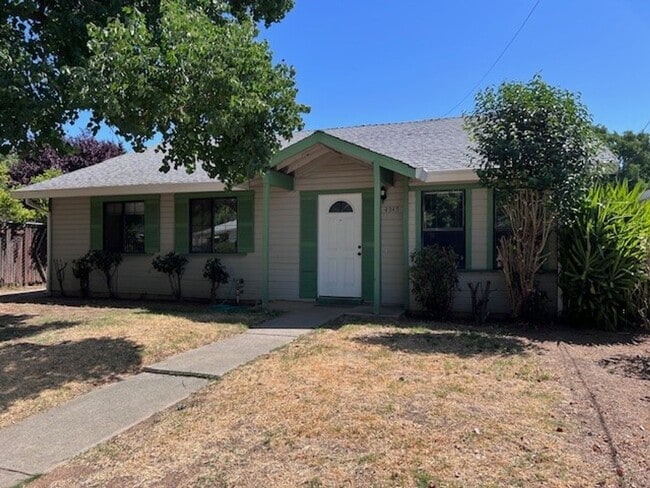 Primary Photo - 3 Bedroom 2 Bath home close to schools, sh...