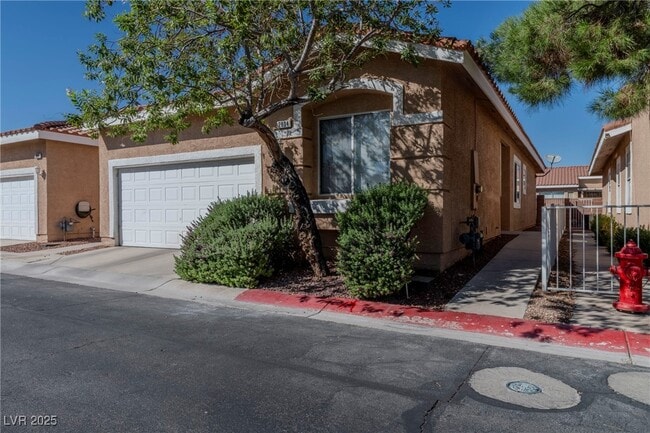 Primary Photo - 2804 W Agate Ave