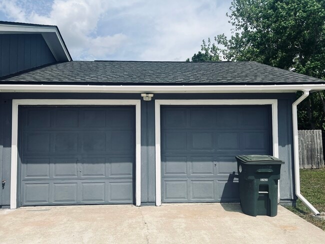 Building Photo - 103 Willow Lake Dr