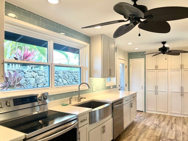 Building Photo - AVAILABLE NOW! 3 BED/2 BATH HOME IN KAILUA W/2 CAR CARPORT, YARD, POOL AND CLOSE TO BEACH!!