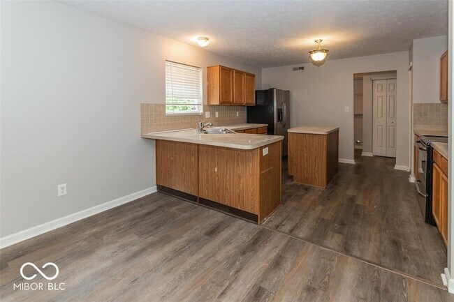Building Photo - 10686 Trailwood Dr