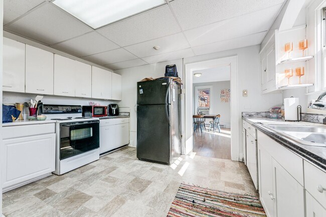 Building Photo - 135 Lorentz St