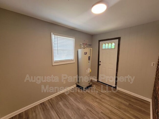 Building Photo - 2034 Trout Dr