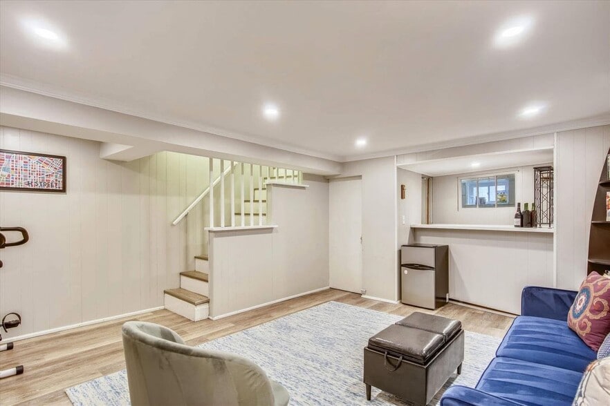 Building Photo - 1334 Downing St NE