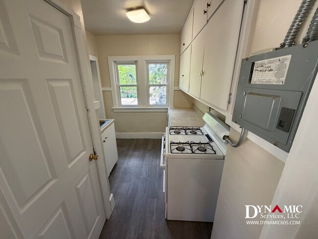 Building Photo - 713-715 W 16th St