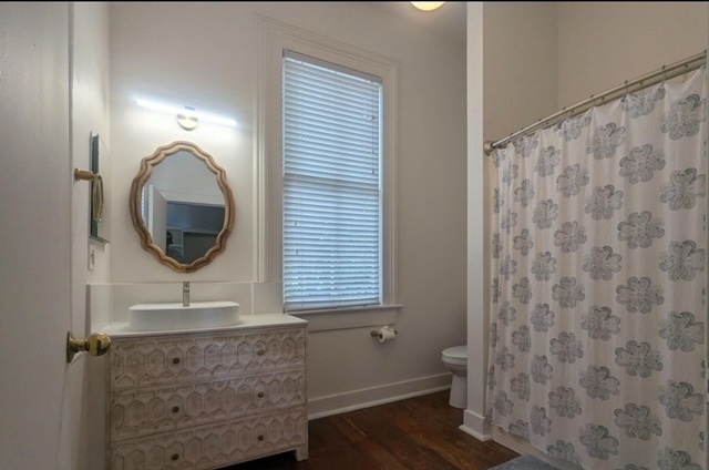 Bathroom - 215 W Gwinnett St