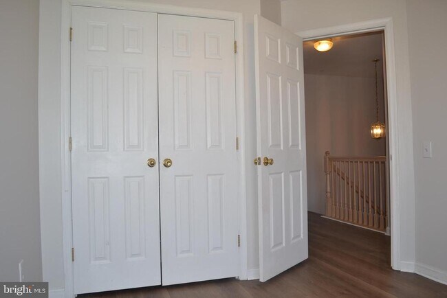 Building Photo - 7104 Collinsworth Pl