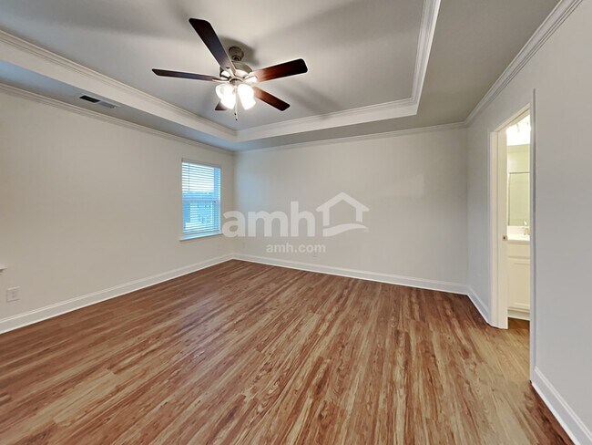 Building Photo - 180 Larragan Dr