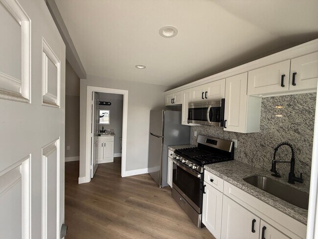 Building Photo - Multi Generation Home 4 Bedroom 3 Bath