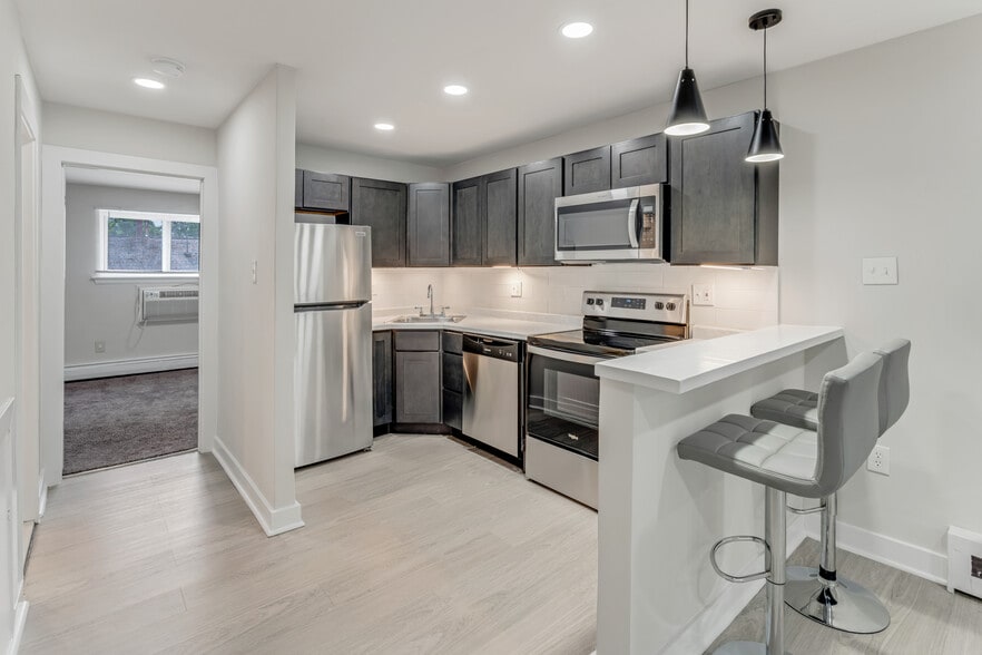 Primary Photo - Spring Village Apartments
