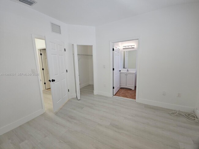 Building Photo - 10919 SW 182nd Ln