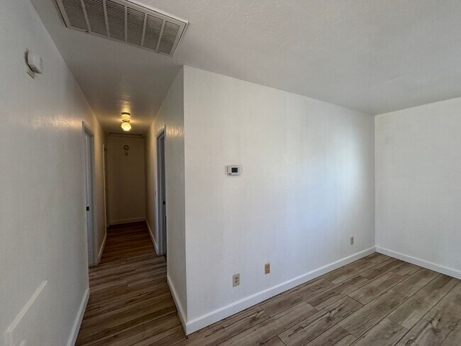 Building Photo - 1455 Alamo Dr