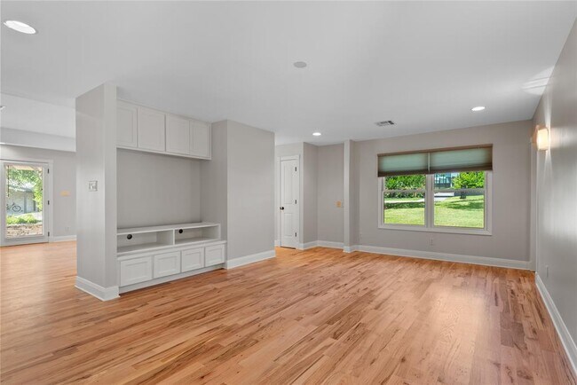 Building Photo - 700 Grey Fox Trail