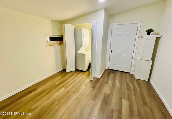 Building Photo - 18713 Charlotte Ave