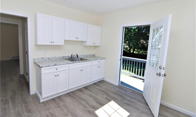 Building Photo - 19 D'Annunzio Ave