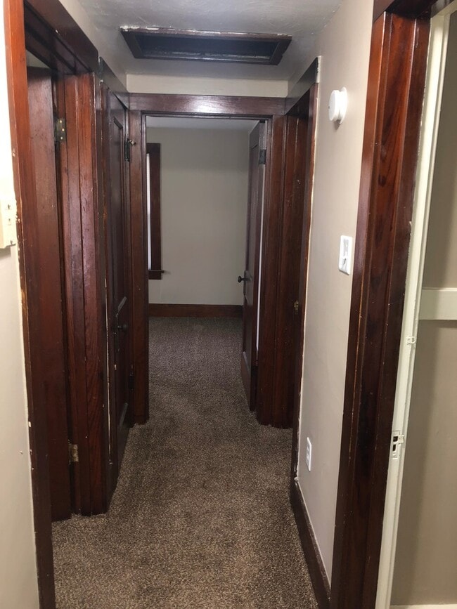 Building Photo - 3406 Robinwood Dr