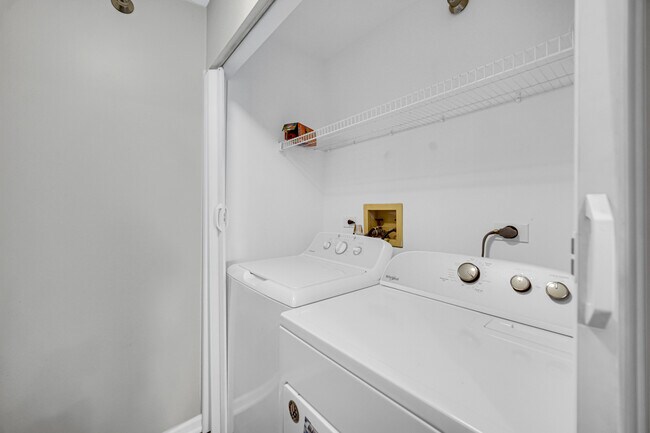 Building Photo - 124 Glengarry Dr