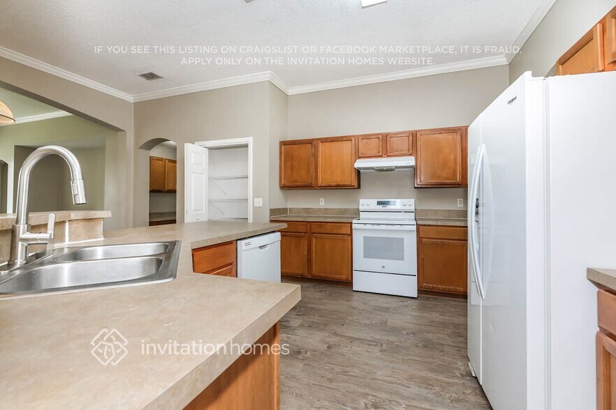 Building Photo - 11121 Apple Blossom Trail W