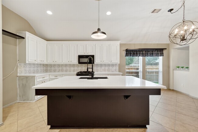 Building Photo - 2826 Lakecrest Forest Dr