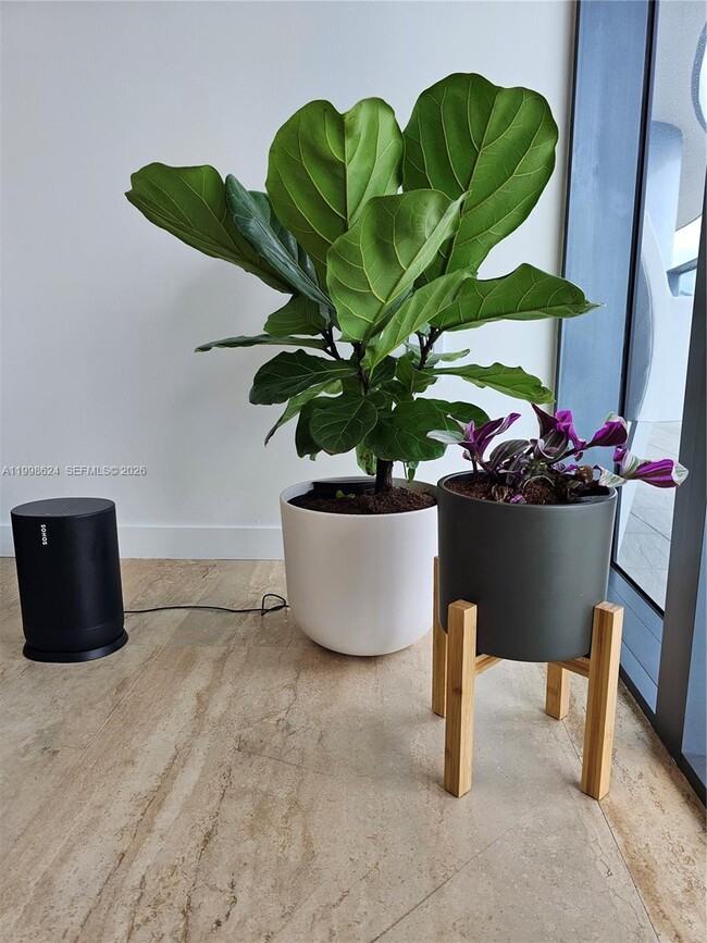 Building Photo - 1000 Brickell Plaza