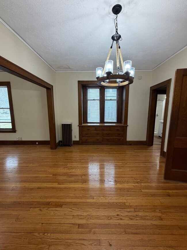 Building Photo - 316 N Sycamore St