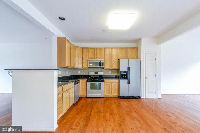 Building Photo - 1447 Pangbourne Way