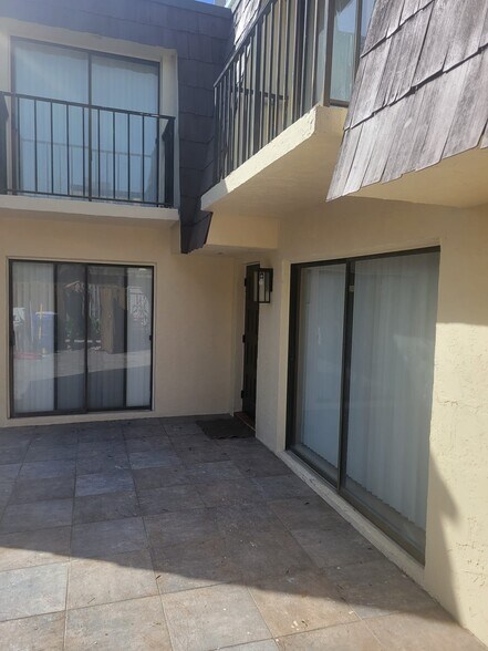 Building Photo - 570 N Tropic Ln