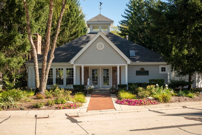 Building Photo - 1173 Fairways Blvd