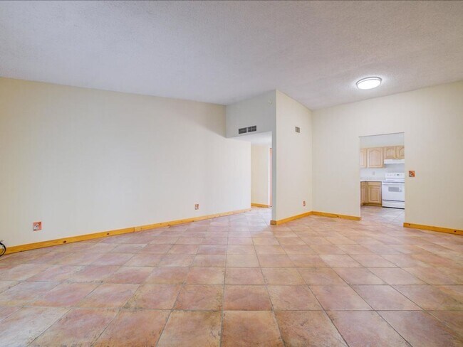 Building Photo - Charming 4-Bedroom Home with Spacious Living & Private Backyard!