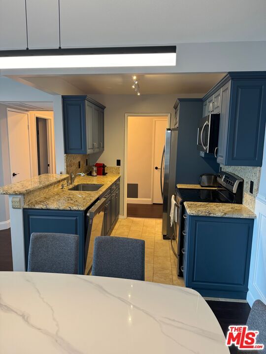 Building Photo - 8530 Holloway Dr