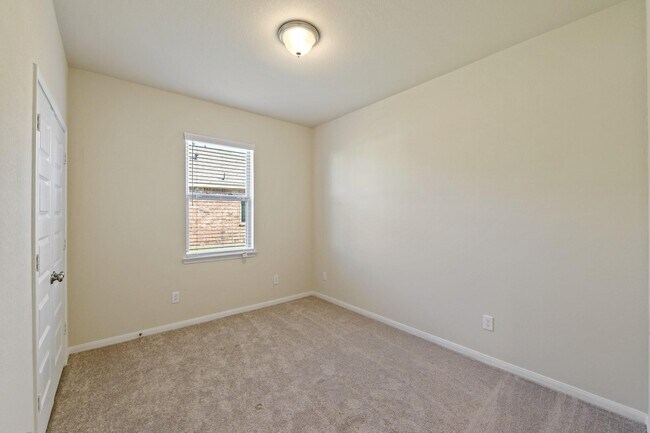 Building Photo - 14410 Sweetwater Dr