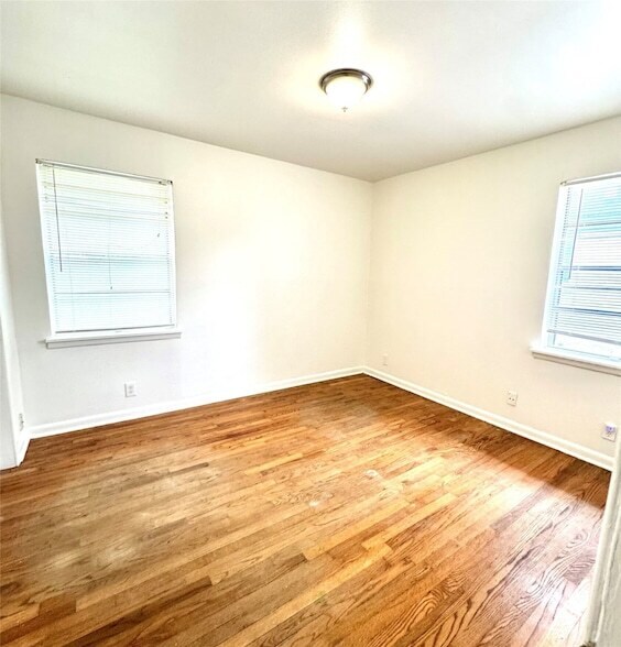 Building Photo - 7505 Deaver Dr