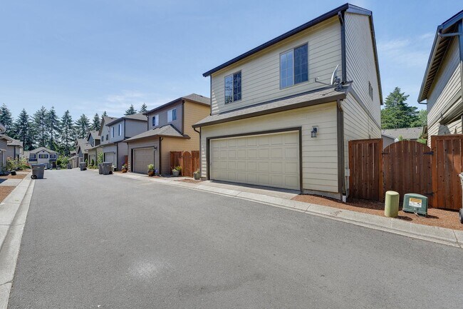 Building Photo - Charming Tudor in Edgewater on The Tualatin