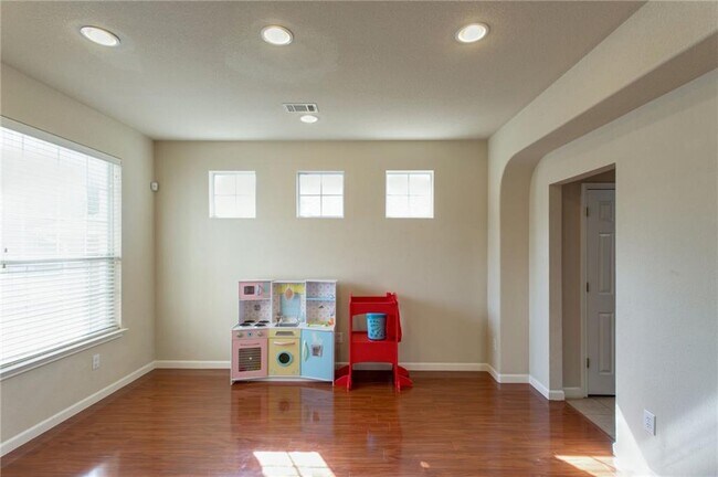 Building Photo - 15709 Belfin Dr