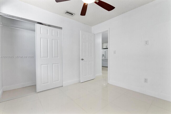 Building Photo - 11465 NW 88th Ct