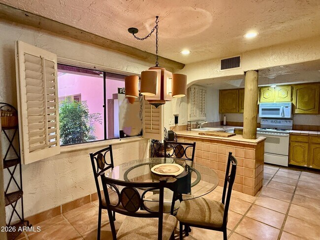 Building Photo - 4303 E Cactus Rd