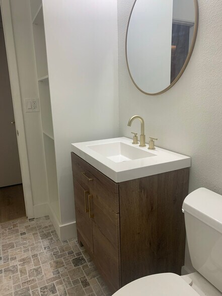 Building Photo - 5137 Dartmouth Ave N